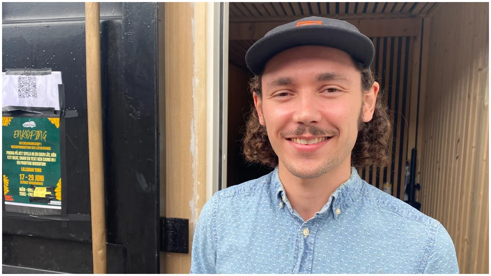 Projektledaren Adrian Norén är från Enköping och tycker det är kul att vara tillbaka där han växte upp för att inspirera barn och ungdomar.