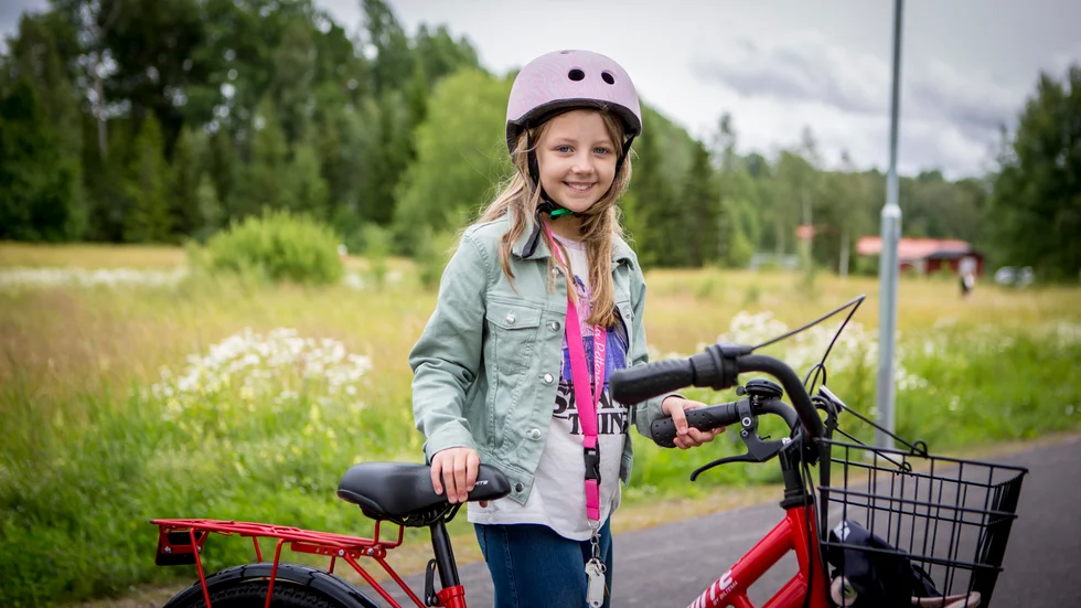 Adela Pettersson, 8 år, från Stensätterskolans testpatrull, tyckte att banan var rolig och cyklar den gärna igen. 