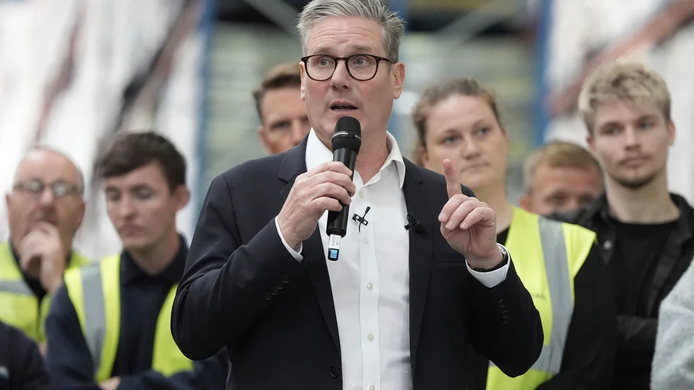 Labours ledare Keir Starmer talar under valrörelsen. Foto: Stefan Rousseau/PA via AP