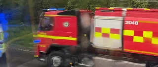 Personbil i lågor – startade under färd