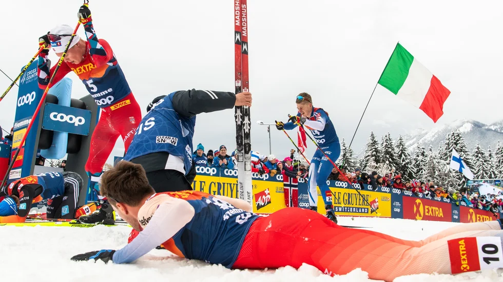 Martin Löwström och Remi Lindholm vid målgången i den gångna säsongens Tour de Ski. 