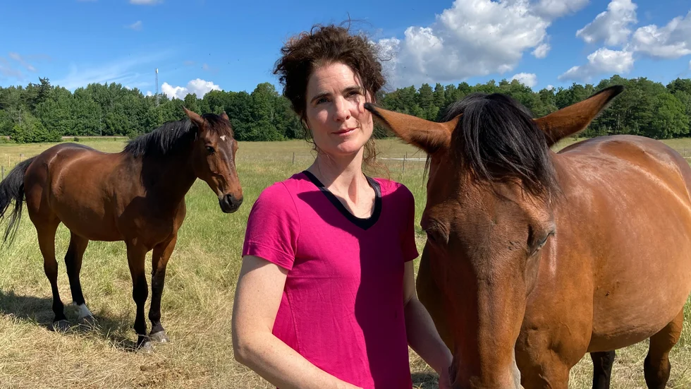 Emily Doyle är stallchef på Stjärnholms Ridskola. Nu beskriver hon sig som "hästtjejen som har blivit författare".