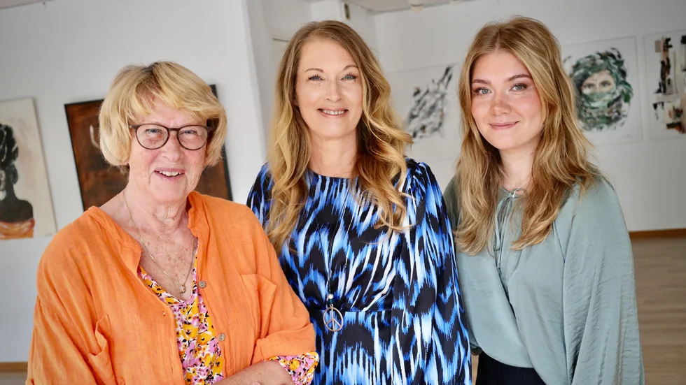 Tre generationer Bruse: Mona, Liselotte och Celine ställer ut ihop. För Liselotte och Celine blir det debututställning.