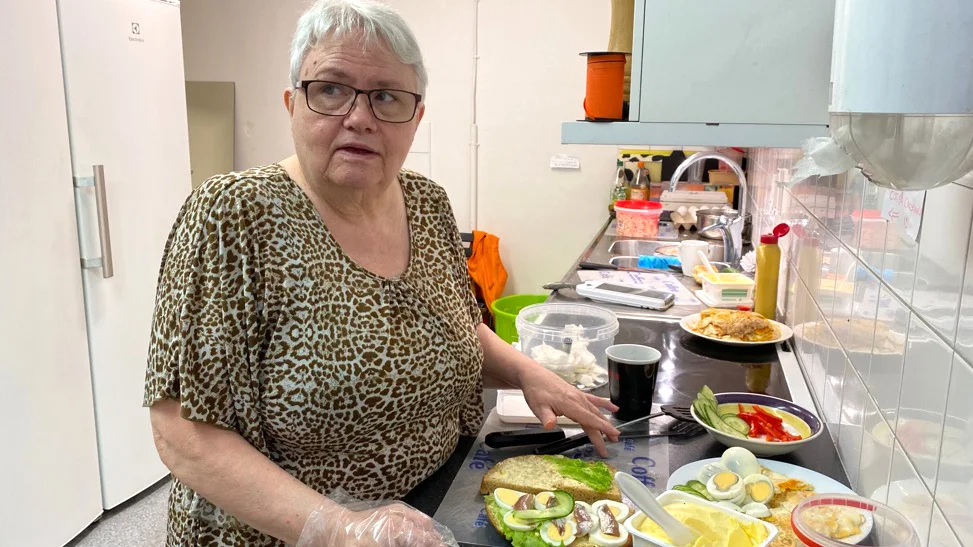 Monica Andersson tror att många kommer tycka att det är tråkigt att de lägger ner centrumbutiken.