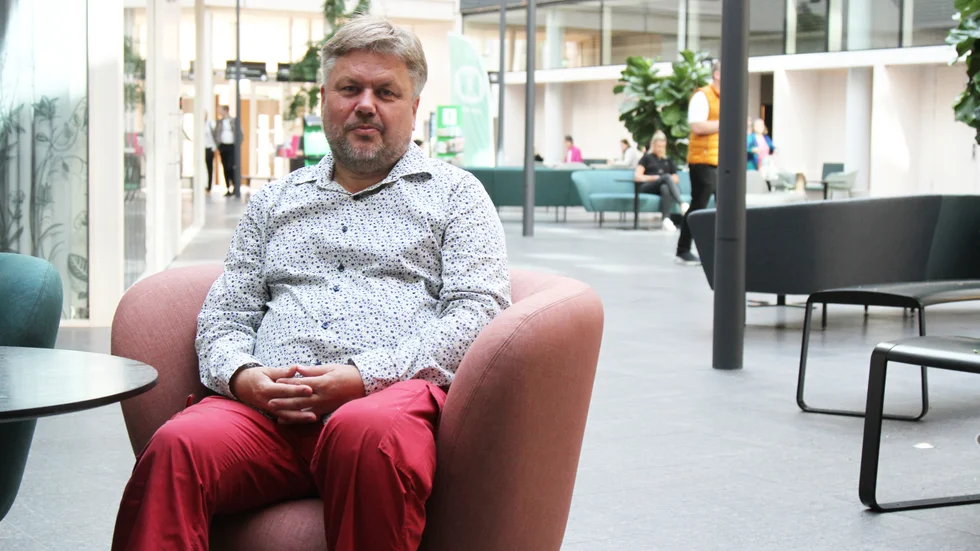 Jonny Eliasson, facklig representant för Akavia, säger att han kommer att följa upp löneskillnaderna gentemot regionen. "Det är väldigt intressanta uppgifter, säger han.