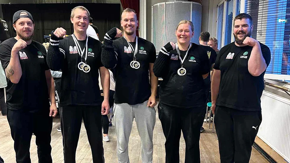 Mattias Moström, Tommy Burvall, Erik Burvall, Malin Dahlberg och Niklas Sjögren i Norsjö Armsport hade en lyckad tävlingshelg i Flen.