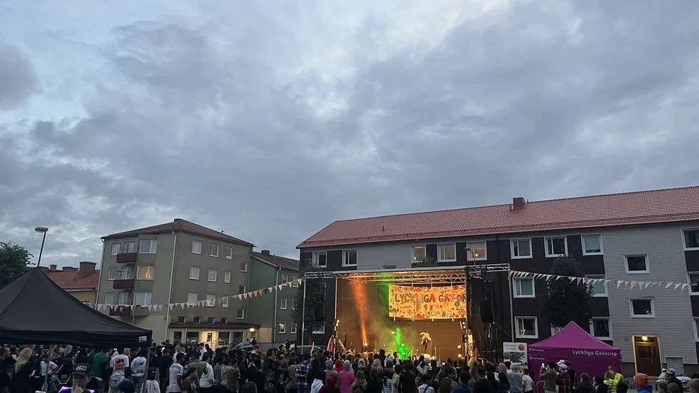 "Frustrerad pappa" har tidigare uttryckt att han tycker att det spelades opassande musik vid gatufesten på Norr. Nu får han svar av verksamhetsledaren.