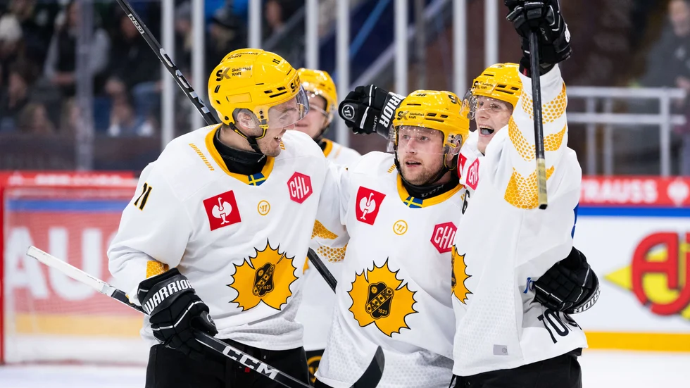Skellefteå AIK är klara för CHL-semifinal. På bilden: Max Lindholm, Oskar Nilsson, Linus Lindström.