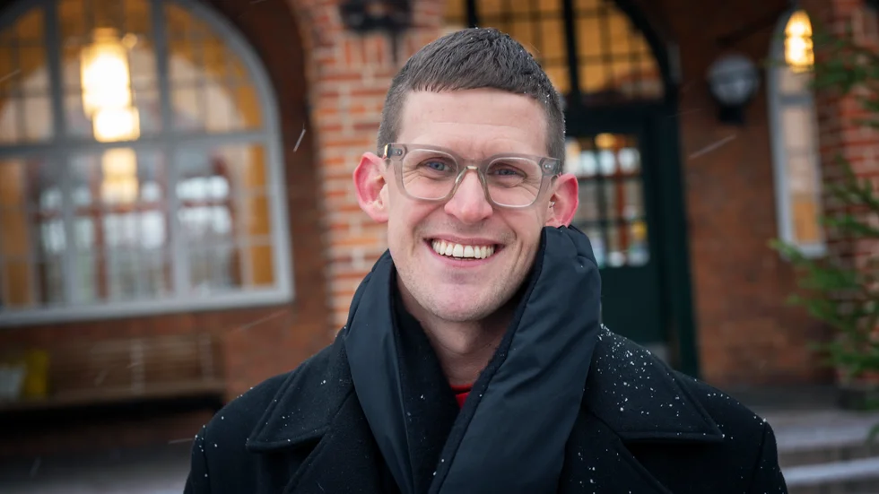 Sexologen Kalle Norwald, känd från SVT-programmet "Gift vid första ögonkastet", är i Nyköping då och då och handleder personal på sjukhuset.