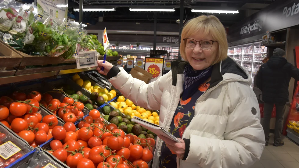 Carita Ek är en av närmare 1 000 PRO-medlemmar som bidragit i Sveriges största prisjämförelse. Ett 50-tal matvaror ingick i studien som avslöjar var i landet som matpriserna är lägst respektive högst.  