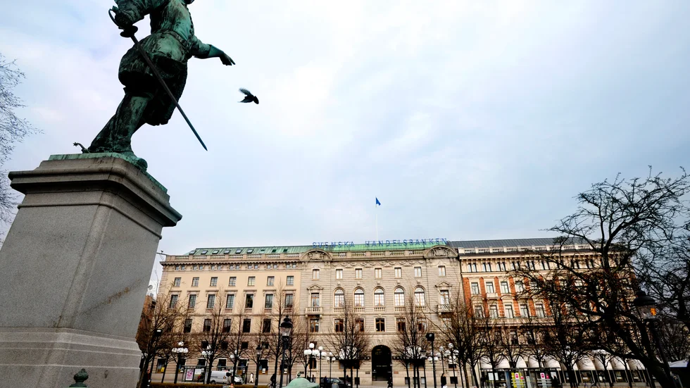 "Regenter vann mark genom att utnyttja folket som fick svälta och offra sina söner och män som dog i krigen medan regenterna levde flott i sina slott, med något undantag".