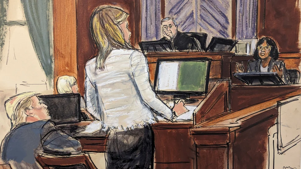 Donald Trump (till vänster) och hans advokat Alina Habba vid den pågående förtalsrättegången i New York. Domare Lewis Kaplan och vittnet Carol Martin i bakgrunden.