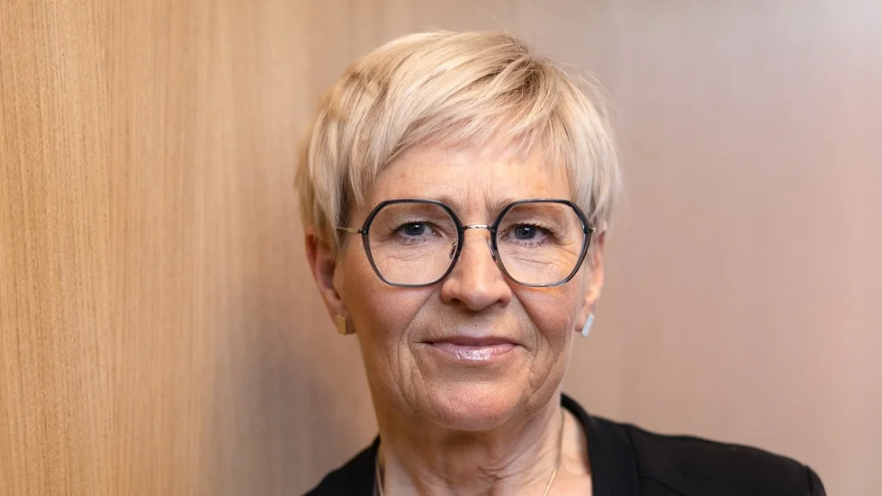 Sara Lundberg säger att arbetet blir mera tidskrävande eftersom ett kommunikationssystem är nere.