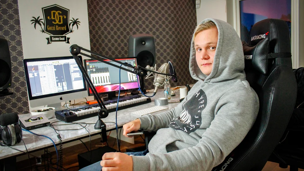 Rasmus Gozzi, producenten bakom Fröken Snusk, står med på Musikerförbundets interna varningslista. Det rapporterar Expressen.
