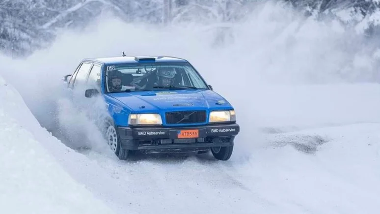 Andreas Hovind med kartläsare Catalina Floberg vann första deltävlingen i rally-SM. 