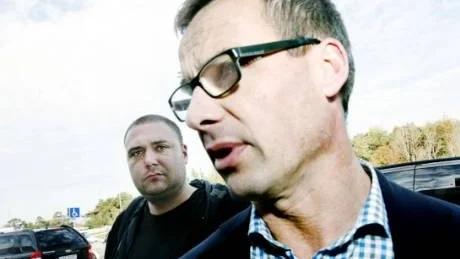 VÄNDE RYGGEN. När socialförsäkringsminister Ulf Kristersson (M) besökte Gotland förra året vände han ryggen mot Filip Lidblad, som trots invalidisering nekats sjukersättning. I dag har Filip fått nytt hopp.                                                                                  Foto: Petra Jonsson/Arkiv