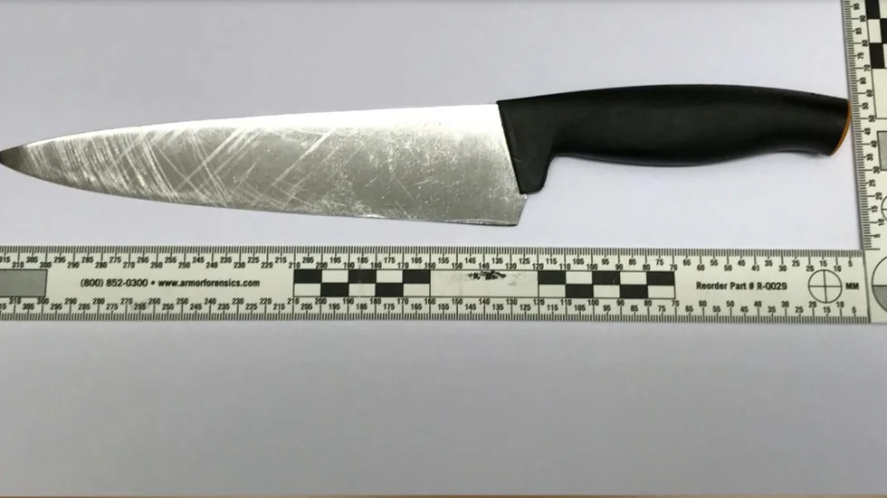 Kockkniven som 19-åringen hade i byxlinningen i samband med en sommarmarknad i centrala Eskilstuna förra sommaren.
