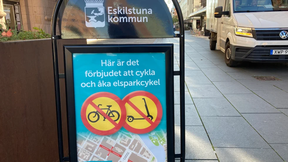 Signaturen Cyklist vill ha en cykelbana i mitten av gågatan.