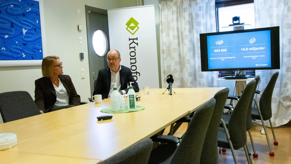 Rikskronofogden, Fredrik Rosengren och Rebecka Öhman, enhetschef för betalningsföreläggande på Kronofogden i Luleå, säger att antalet personer i registret ökar.