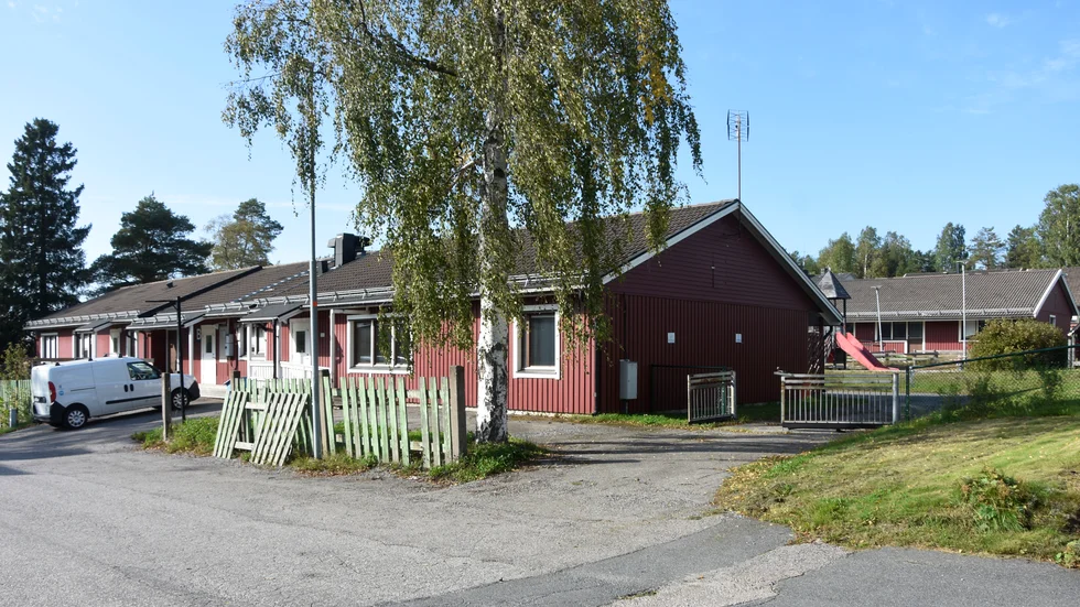 Skurholmens förskola. De två låga modulerna byggdes 1984. Nu föreslår förvaltningen att de ska rivas, så att man kan bygga gruppbostäder på fastigheten. 