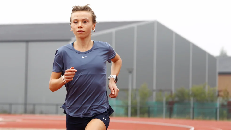 Elsa Sundqvist, Upsala IF, har tävlat i NM och EM men nu är hon även redo för VM i terräng som avgörs under lördagen i serbiska Belgrad.