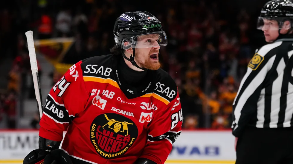 231230 Luleås Brendan Shinnimin under ishockeymatchen i SHL mellan Skellefteå och Luleå den 30 december 2023 i Skellefteå. 
Foto: Ola Westerberg / BILDBYRÅN / COP 117 / OW0142