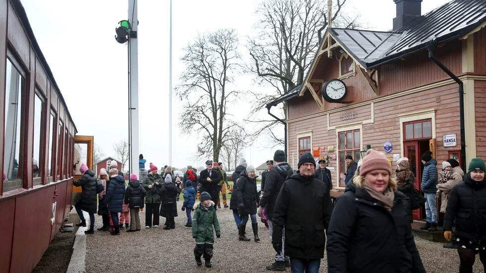Tomtetåget gick för fulla vagnar, från Hesselby station i Dalhem och från stationen i Roma från andra hållet, till Thule på halva sträckan där tomtarna väntade.