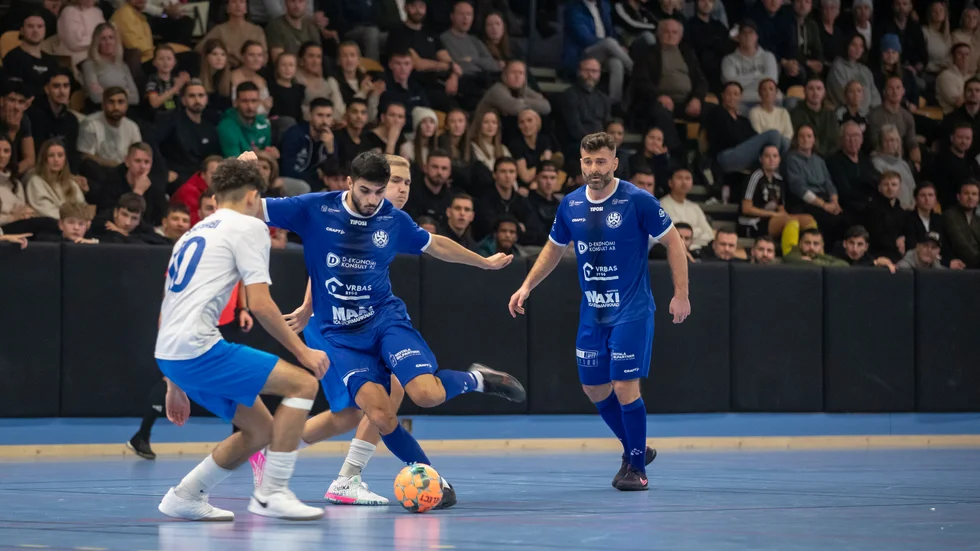 Boren cup 2024. LSW med Issa Yaqubi och Gabi Morad gick till semifinal. Nu hoppas Motalalaget på ny framgång i 2025 års turnering som spelas fem dagar, 2-6 januari, i Motala sporthall. Fotbollsvimlet är hetast just nu. 