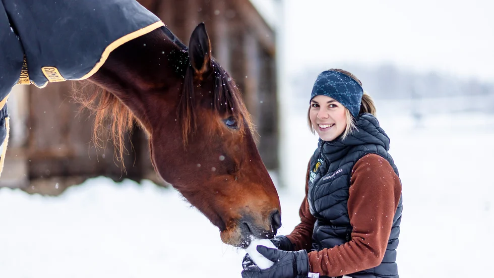 Sandra Eriksson tillsammans med Devlis Tounge. 