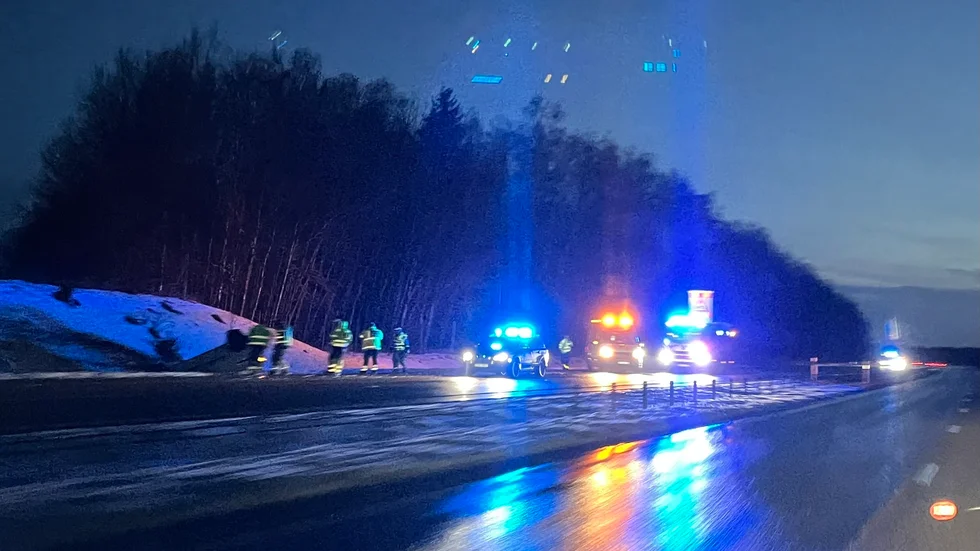 Två personer var drabbade vid en trafikolycka på E4 vid Mantorp på fredagsmorgonen.