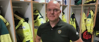 Ambulanschefen: "Är det akut bryter vi oss in"
