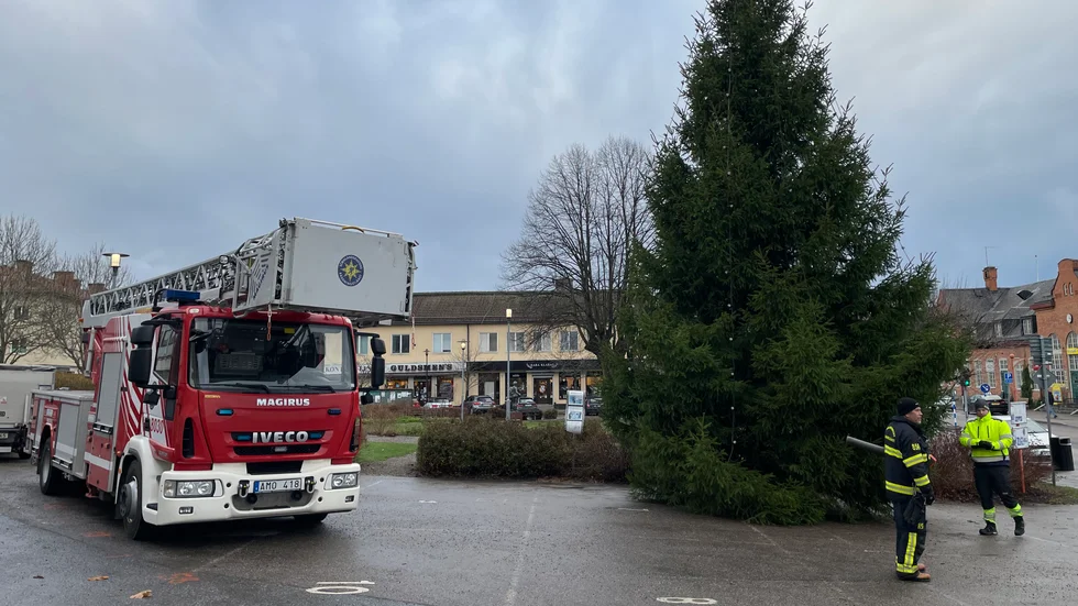 Julgranen var på plats och lyste upp centrala Gnesta redan den 24 november.
