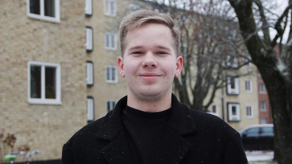Adrian Siira, 21, får en hyreshöjning på nio procent för sitt korridorrum. "Det är en drastisk höjning, men vad ska man göra?" säger han.