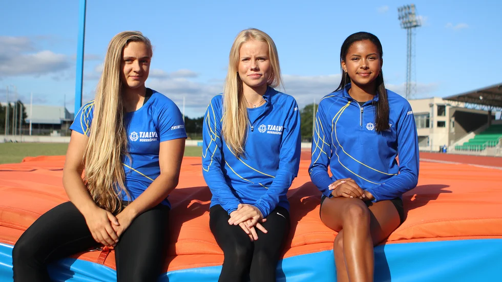 Talangfull Tjalve-trio. Från vänster Nova Renåker, Ellen Falkerby och Emma Nehlin.