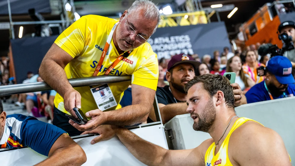 Henrik Wennberg och Simon Pettersson under lördagskvällens diskuskval på VM i ungerska Budapest.