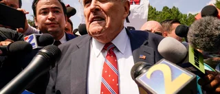Giuliani överlämnade sig själv