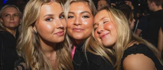 Vimmelbilder: Blöt fest på stan under lördagsnatten