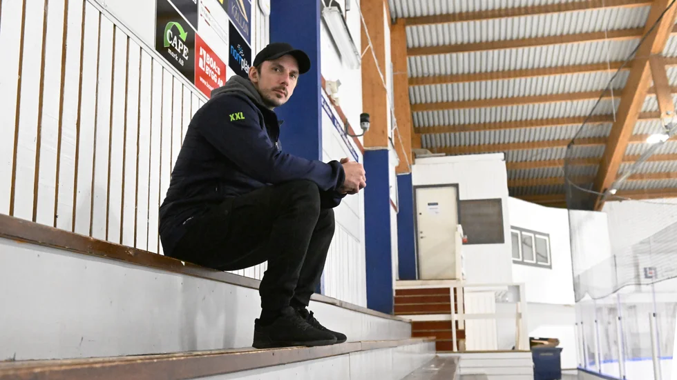 Fredrik Lindgren bekräftar att klubben har släppt Ludvig Warg till AIK.
