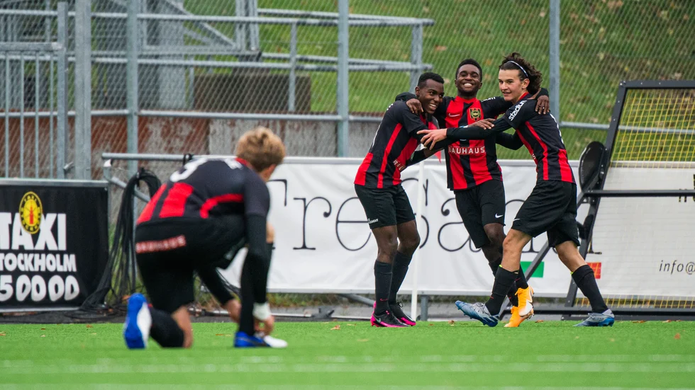 Brommapojkarnas Leonard Kleist jublar efter att ha gjort ett av målen i finalen mot Häcken när BP vann SM-guld i U16.