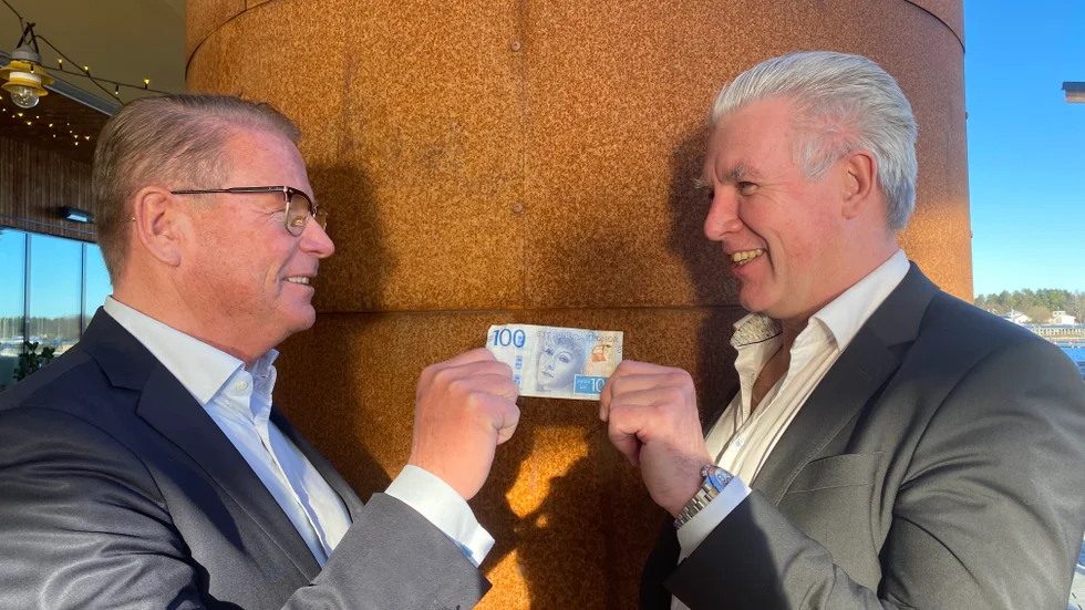 Kommunalrådet Harald Hjalmarsson och kommundirektören Anders Björlin. Västerviks kommuninvånare betalar 33,02 procent i skatt på varje hundralapp.