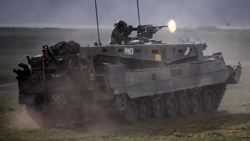Kriget är en stor klimatfälla, skriver debattören som menar att klimat- och fredsarbete måste gå hand i hand. Bilden är inte från något krig, utan från den stora militärövningen Aurora 23 tidigare i år.
