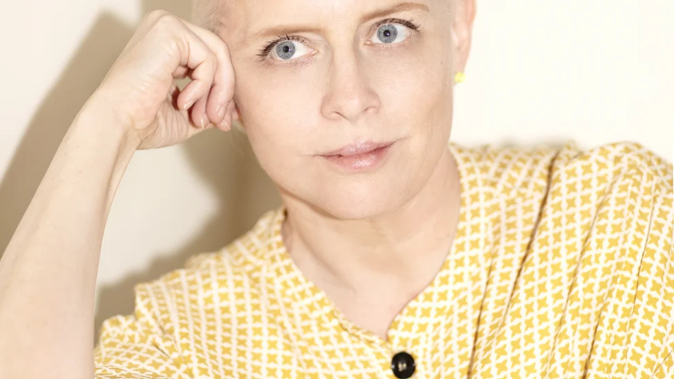 Anna Hallberg debuterade 2001 med "Friktion" och har gett ut åtta böcker. Senast gav hon 2020 ut "Under tiden".