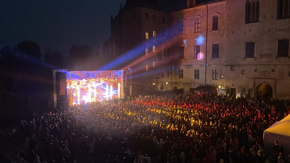 Under fredagskvällen är det dags för konsert på Vadstena slotts borggård. Här är en bild från när Carola gästade 2023.