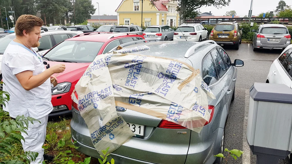 Anton Westman fick bakrutan krossad när bilen stod parkerad på Annelund. "Minst tre bilar fick bakrutorna sönderslagna där", säger han. 