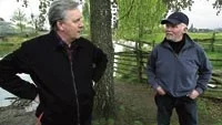 Leif Rosenblad och Calle Edström har fått nog. - Fortsätter skadegörelsen tvingas vi ta bort djuren, säger de. Foto: MAGNUS GLANS