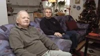 Sigvard Pettersson, Gamleby kunde inte träffa sin syster i  höstas eller under julen, som han brukar. Han fick avslag på sin ansökan om Riksfärdtjänst med taxi till Högsby. I bakgrunden Michael Johansson som är god man åt Sigvard. Foto: HANSBRANDIN
