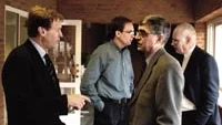 Knarkutredaren Tommy Ekström diskuterar med advokat Robert Barck. I förgrunden  de båda advokaterna Klas Westling och Håkan Jerreström. Foto: TOR WIKLUND