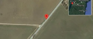 En personbil i singelolycka
