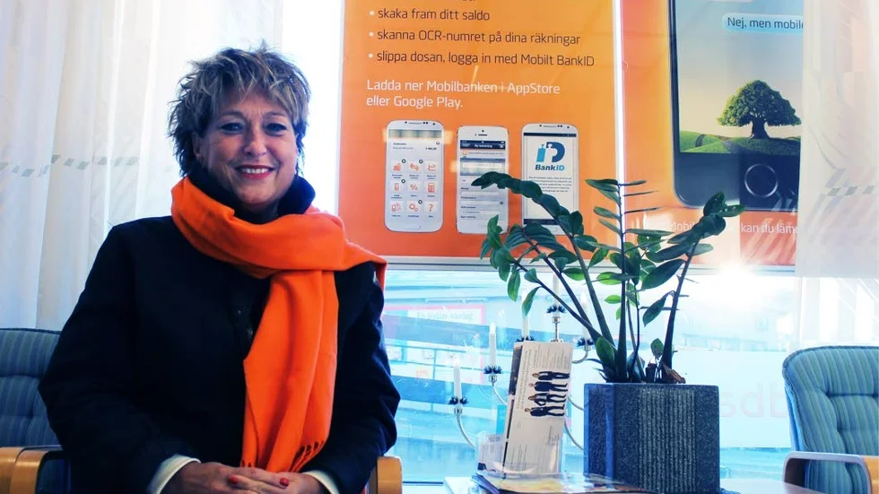 För att minimera missförstånd har Marie Bergmar, chef för Swedbank i Motala Borensberg, och hennes kollegor tagit initiativ till att få ett dokument om banklivet översatt till flera språk. Den har skickats till kommun och  myndigheter.