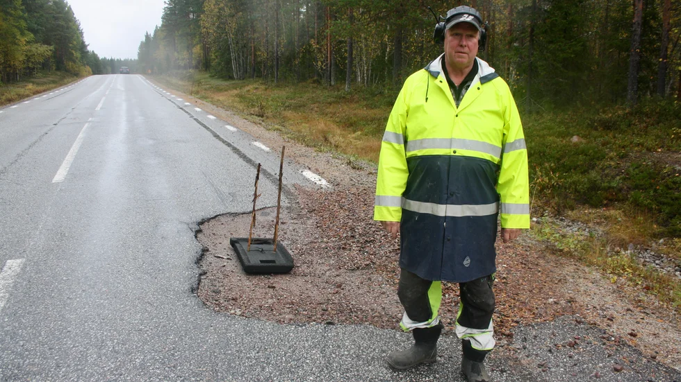 Stefan Karlsson är en av många som irriterat sig över den dåliga kvaliteten på länsväg 902.